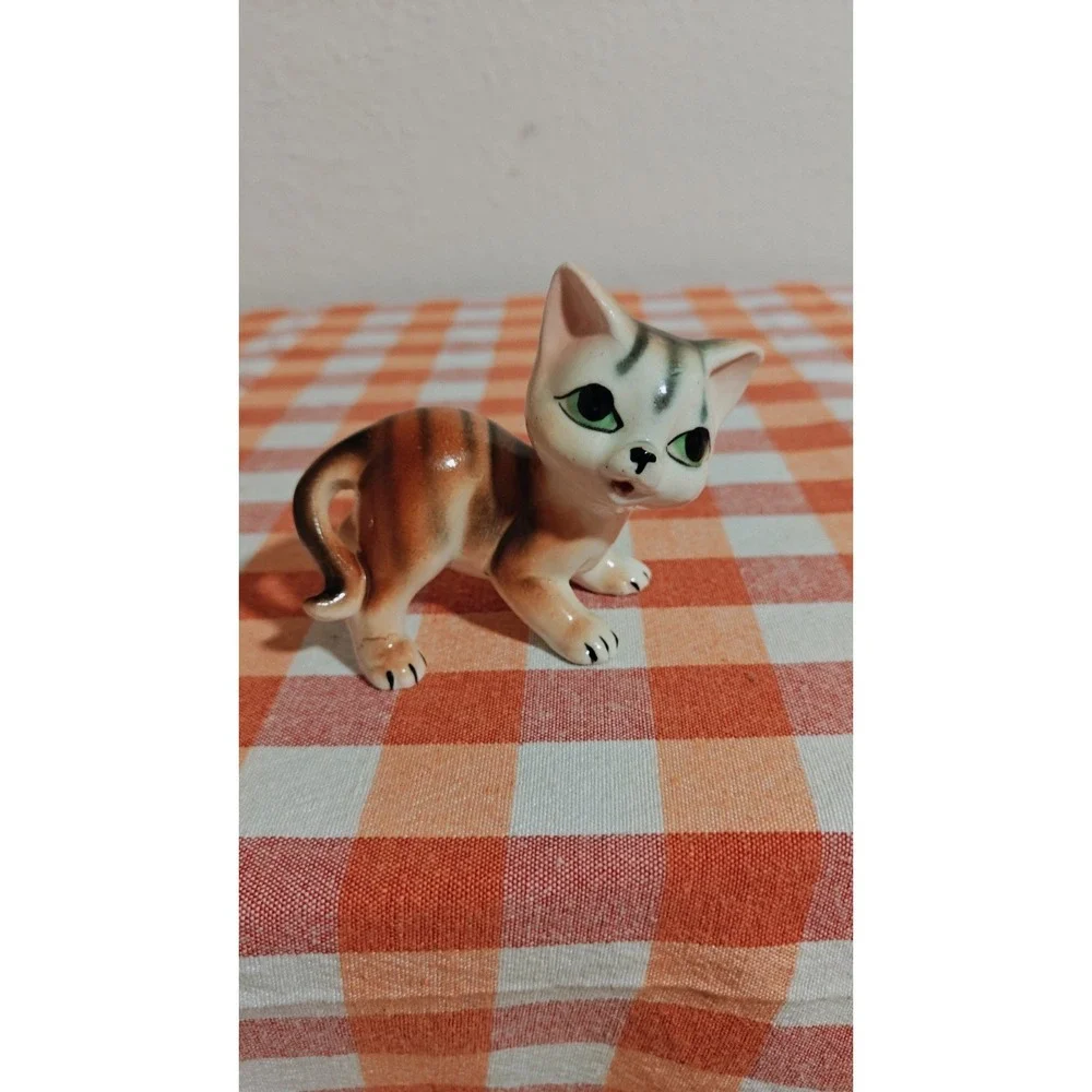 VINTAGE BIG EYED KITTEN CAT PORCELAIN CERAMIC FIGURINE